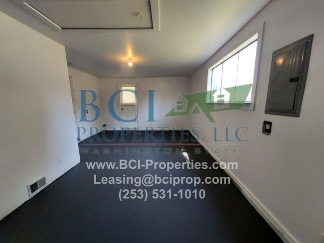 Building Photo - JUST REMODELED!! THIS 3 BEDROOM AVAILABLE 6/15!