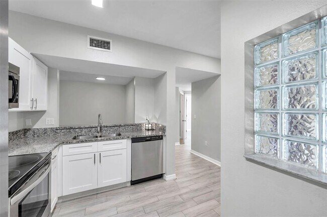 Building Photo - 6449 Cypressdale Dr