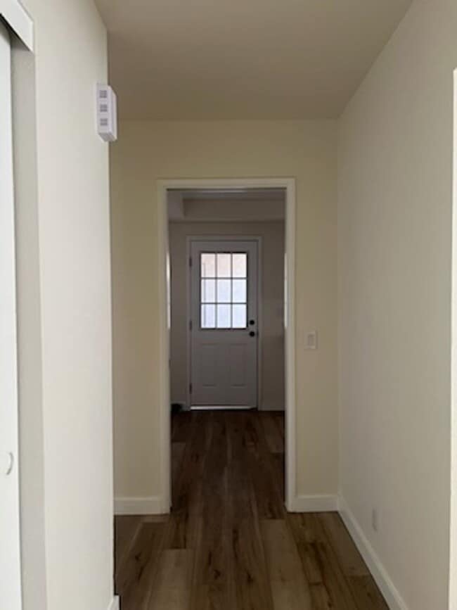 Building Photo - 722