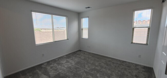 Building Photo - 7822 S Wolf Creek Dr