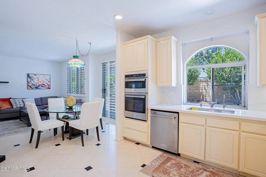 Building Photo - 1651 Fox Springs Cir