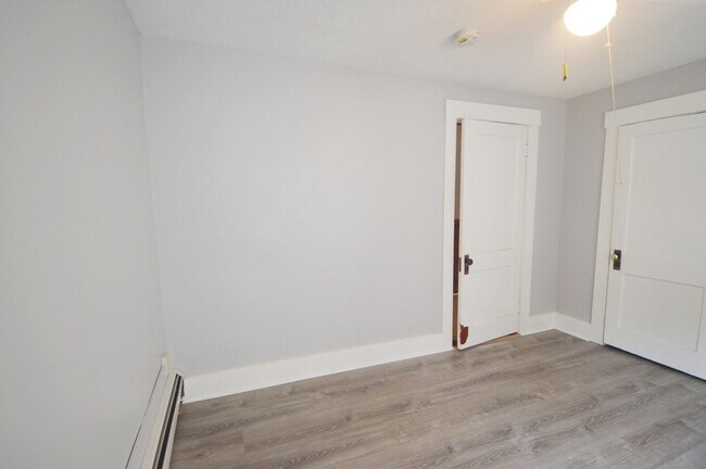 Building Photo - 38 Cascade St