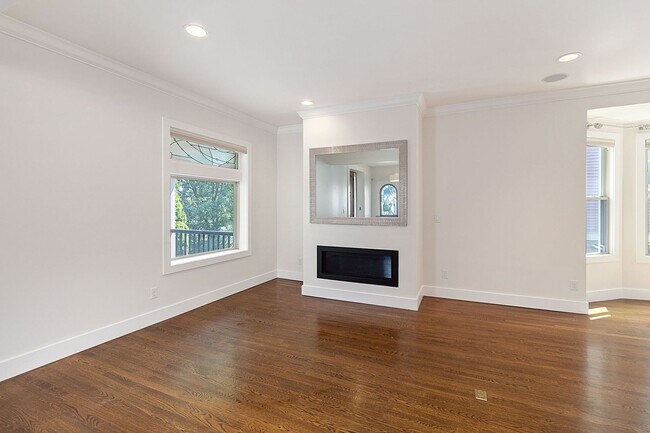 Building Photo - 3739 Hyde Park Ave