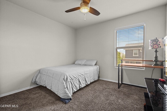 Building Photo - 956 Clapham St