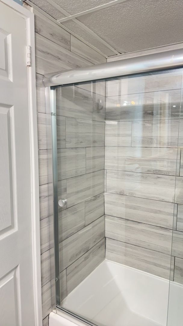 Building Photo - University Towers #414 - Walking distance to UT campus!