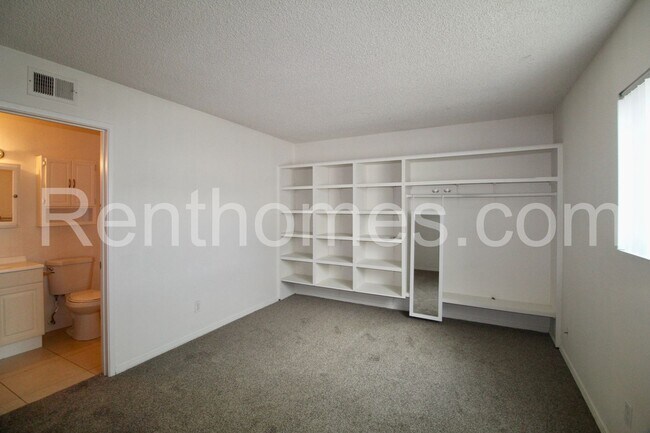 Building Photo - 8616 Longwood St