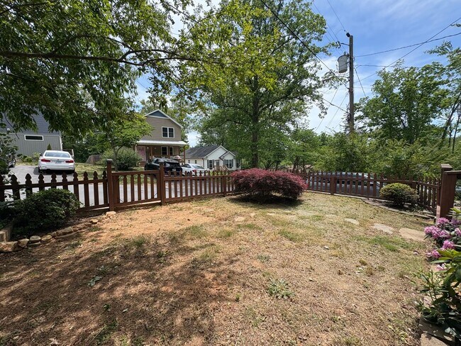 Building Photo - 10 Spring Dr