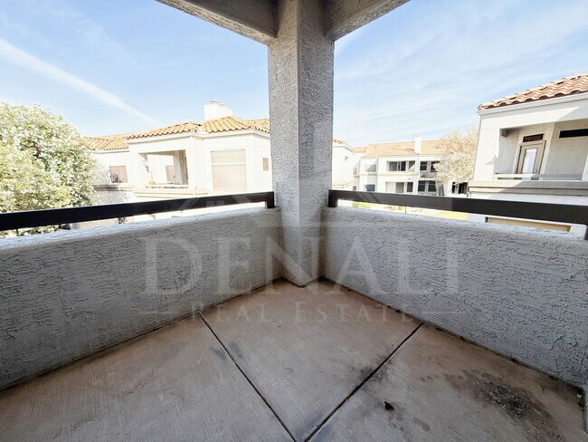 Building Photo - 11375 E Sahuaro Dr