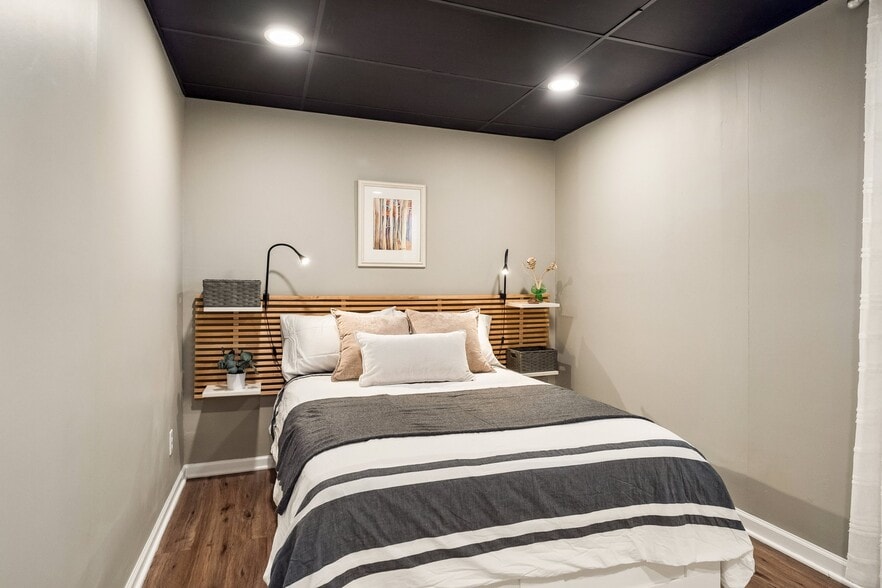 Building Photo - 6123 S Madison Dr