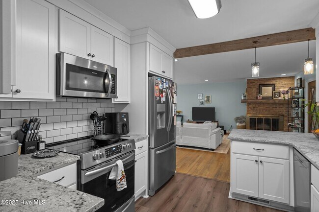 Building Photo - 185 Pine Ridge Dr
