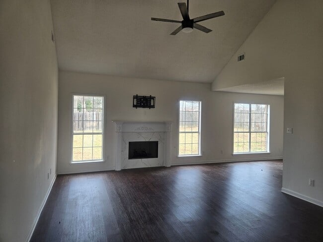 Building Photo - Gorgeous Corner Lot Arlington Home For Rent