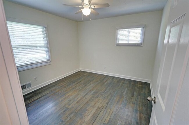 Building Photo - 4985 Crowe Dr SE