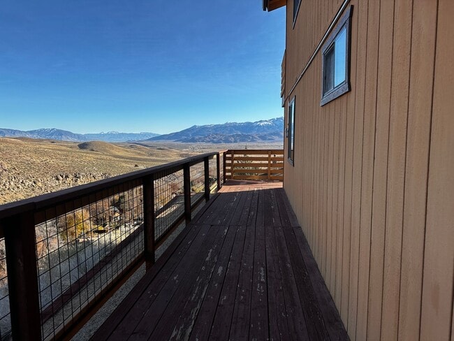 Building Photo - Views from Paradise!