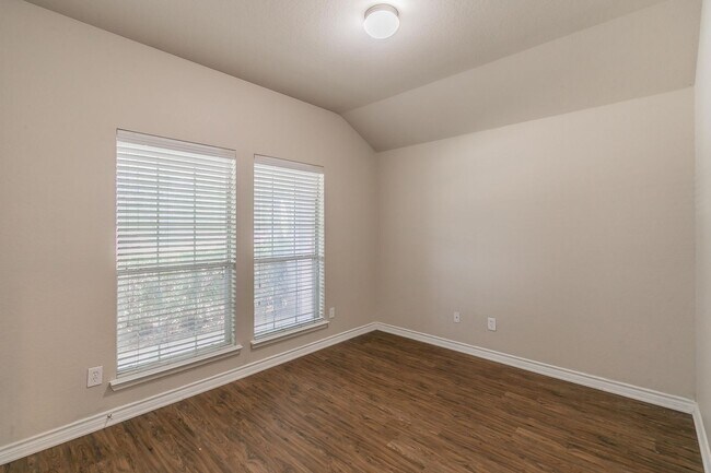 Building Photo - 6141 Bowfin Dr