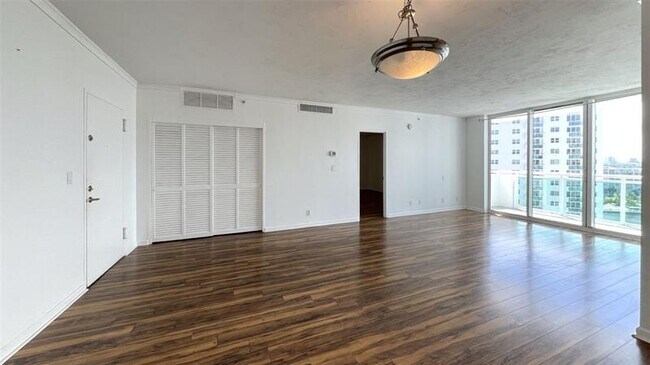 Building Photo - 3001 S Ocean Dr