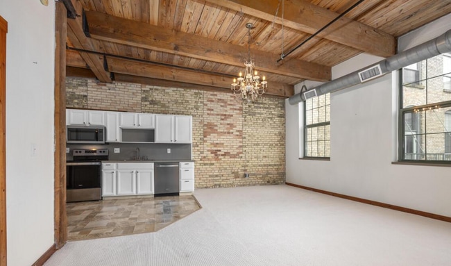 Building Photo - 940 Monroe Ave NW