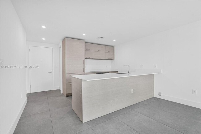 Building Photo - 1300 S Miami Ave