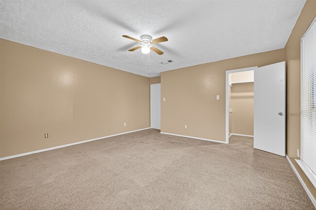 Building Photo - 1926 Woodland Hills Dr