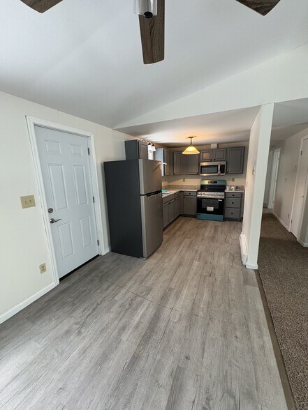 Building Photo - 4161 Romeo Rd