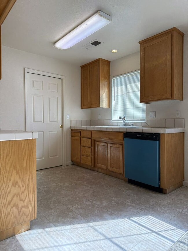 Building Photo - Spacious 2/1 in the country AVAILABLE NOW!!!