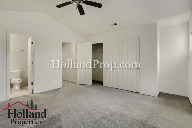 Building Photo - Modern Townhome Near MAX, Nike & High-Tech Corridor