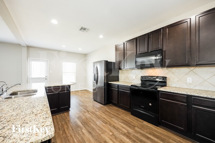 Building Photo - 7426 Coral Bells Ct