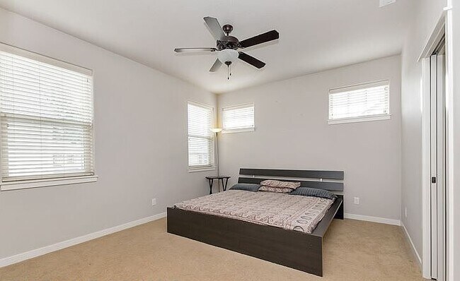 Building Photo - 132 NE 64th Terrace