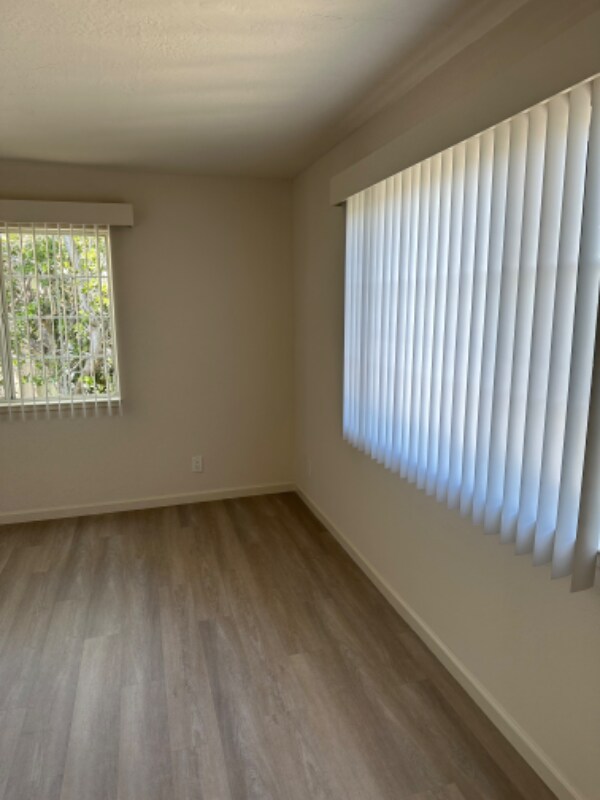 Building Photo - 1405 Oak Grove Ave