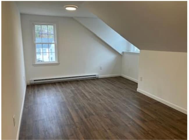 Building Photo - 21 E Lake Rd