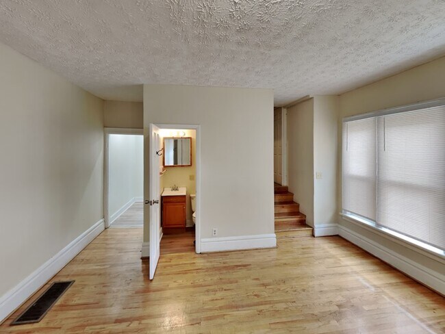 Building Photo - 286-288 E 16th Ave-288
