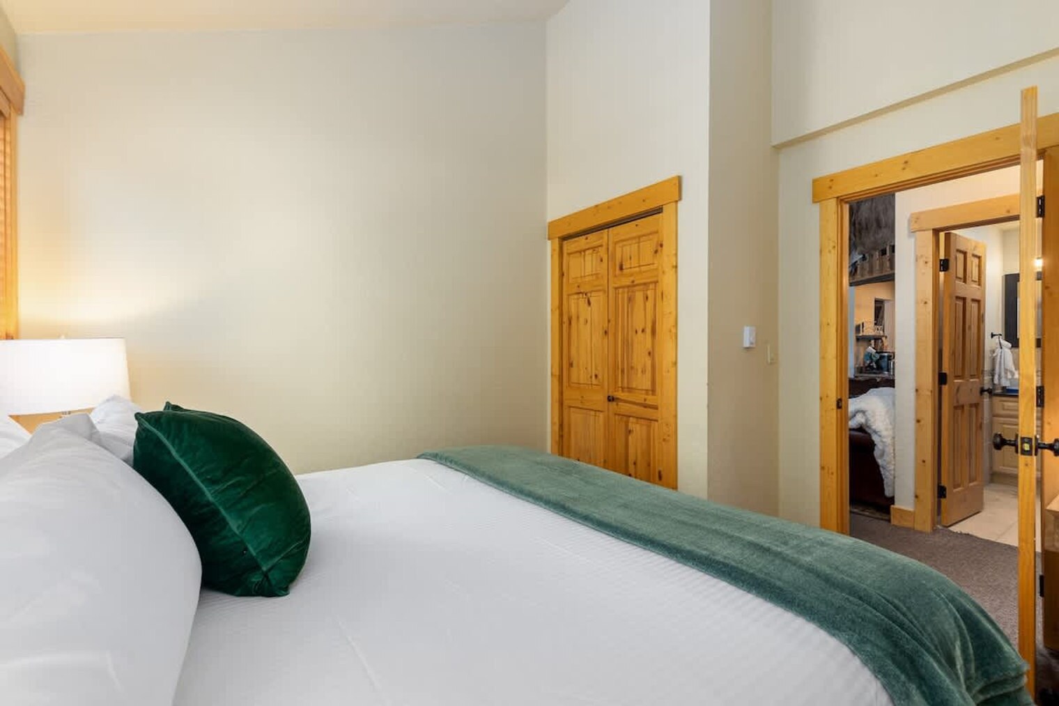 Building Photo - 500-504 4 O'Clock Rd