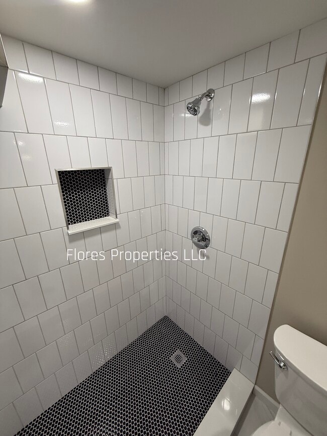 Building Photo - 1136 Pauline Ave