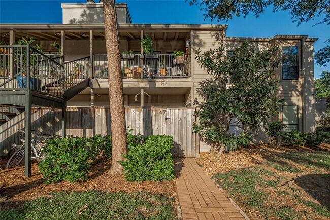 Building Photo - 1100 Augusta Dr
