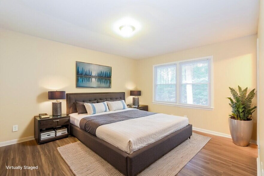 Building Photo - 3358 Creekway Dr