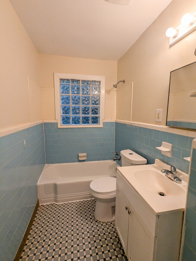 Building Photo - 2871 Marco Dr NW