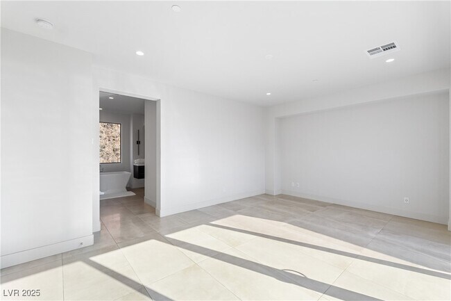 Building Photo - 386 Tranquil Peak Ct