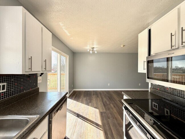 Building Photo - 275 Stone Dam Rd