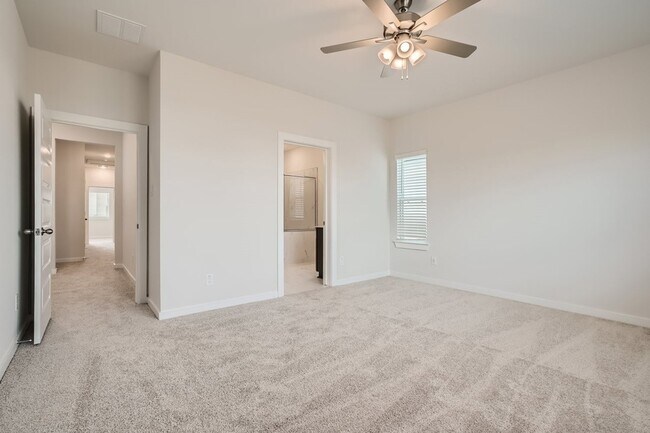 Building Photo - 33115 Oak Hts Pl