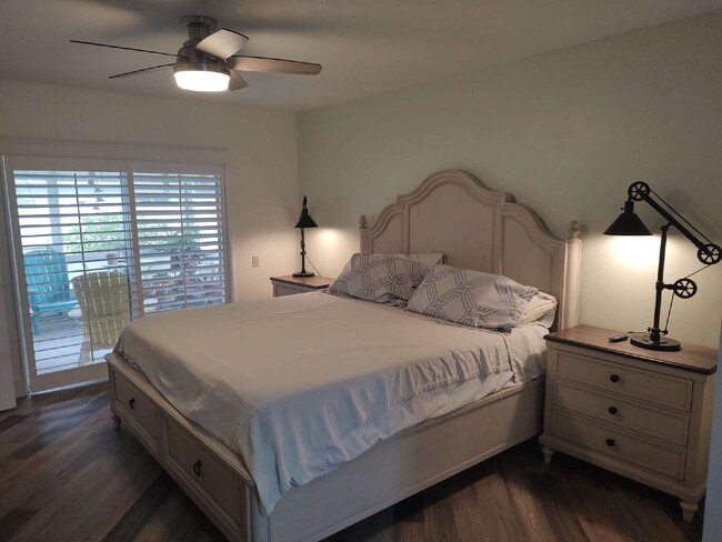 Building Photo - "Fully Furnished 2-Bedroom 2 Full Baths in New Port Richey – Your Perfect Retreat Awaits!"