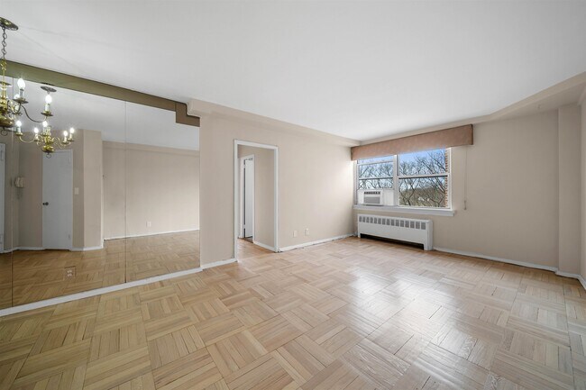 Building Photo - 1450 Palisade Ave