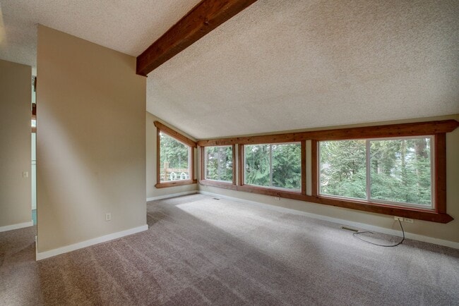 Building Photo - 3bd/2.5ba Edmonds Home