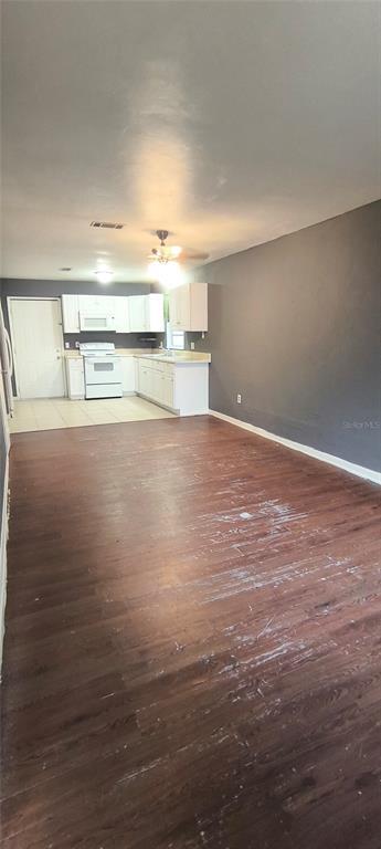 Building Photo - 2640 SW 31st Pl