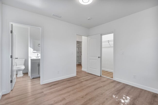 Building Photo - Remodeled Property- Centrally Located