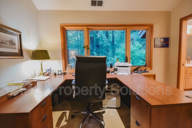 Building Photo - 7079 Lucas Valley Rd