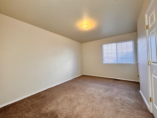 Building Photo - 213 N Avenger Ln