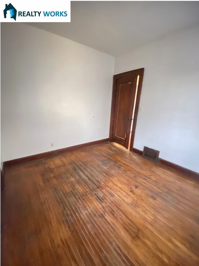Building Photo - 4525 Hillside St