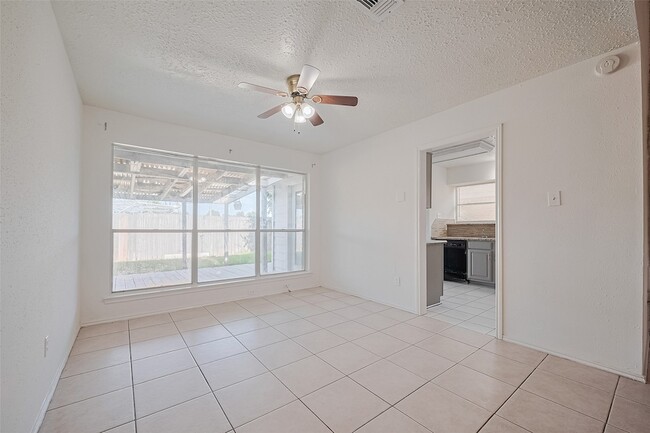 Building Photo - 2107 Creekshire Dr