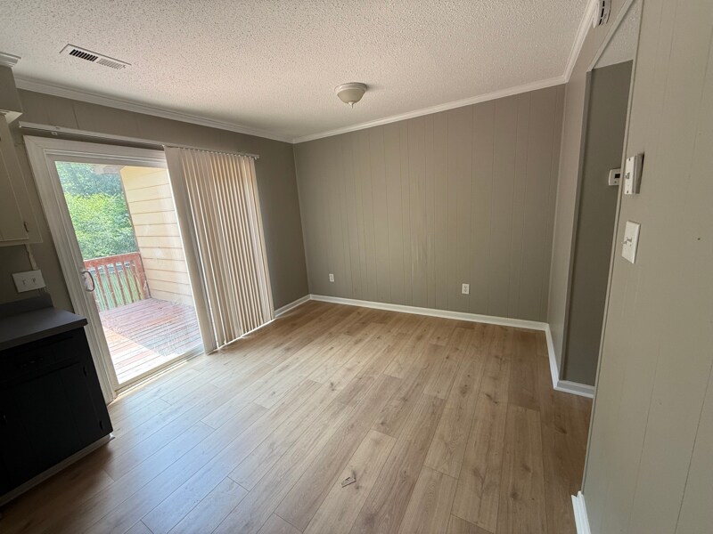 Building Photo - 1405 Harth Dr