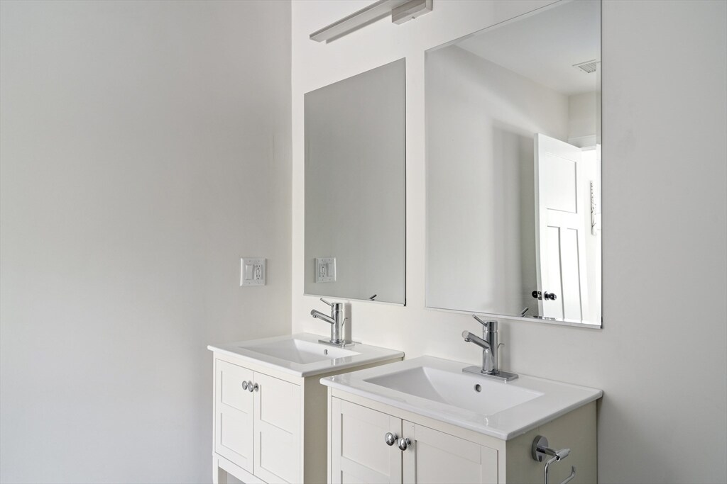 Building Photo - 319 Belgrade Ave