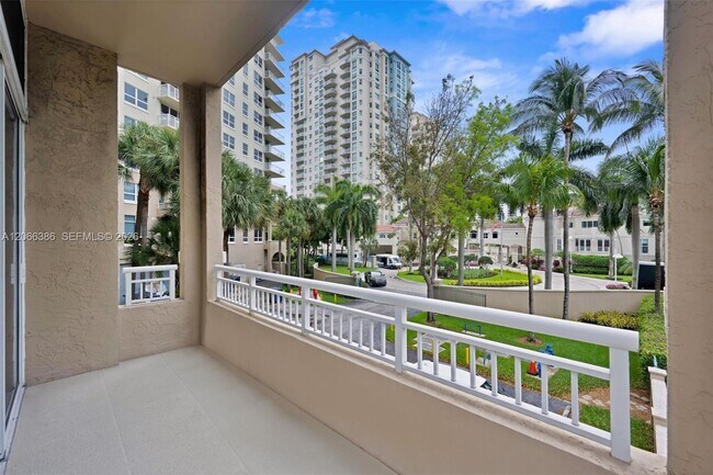 Building Photo - 19501 W Country Club Dr